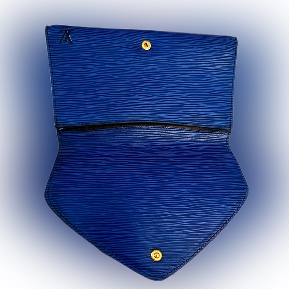 LOUIS VUITTON EPI Clutch - Picture 3 of 12